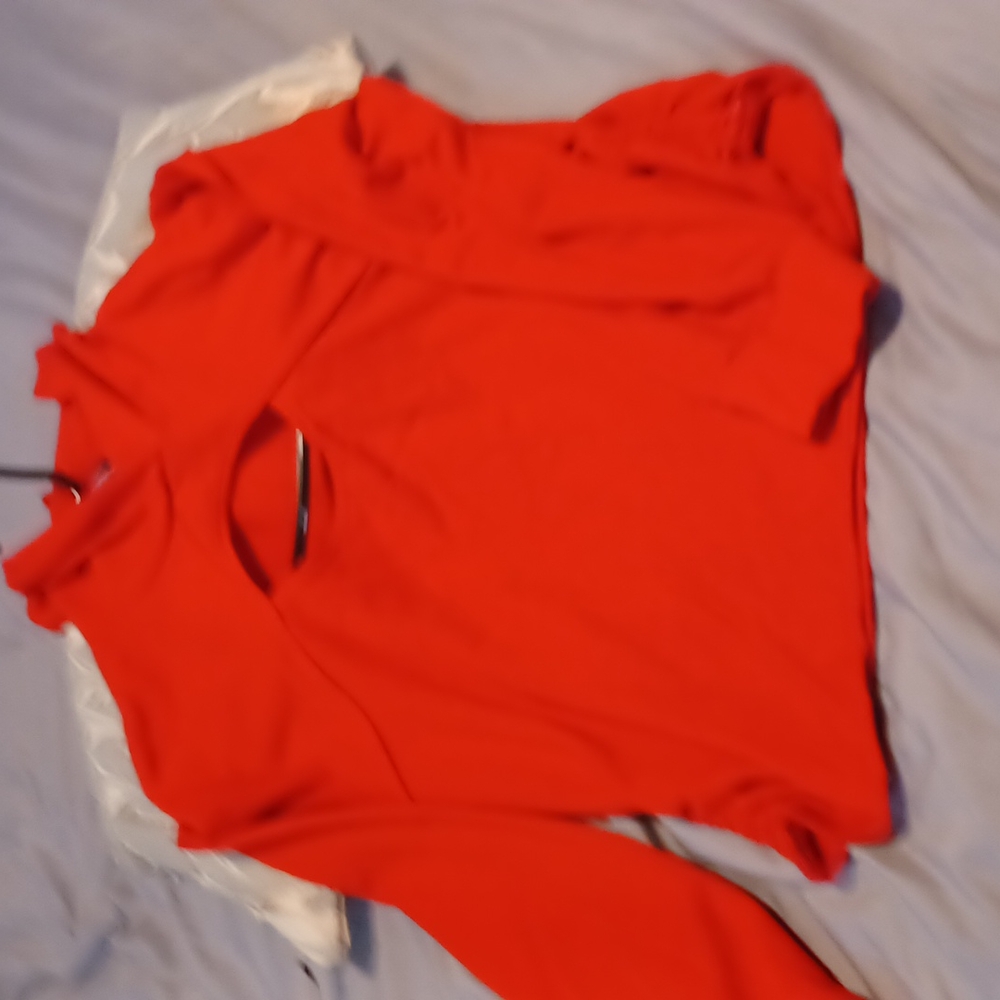 RED SWEATSHIRT